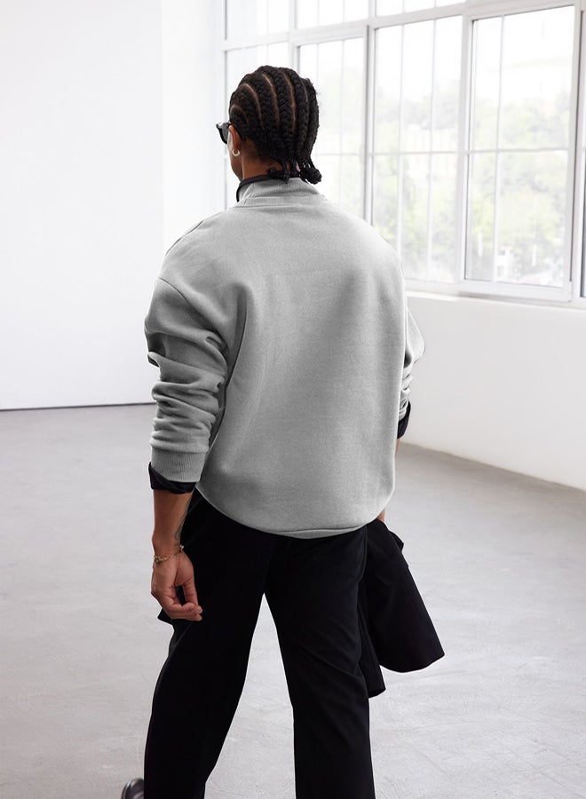 trendyol Limited Edition Grey Oversize/Wide Cut Labeled Inside Fleece Sweatshirt TMNAW24SW00228 - Image 4