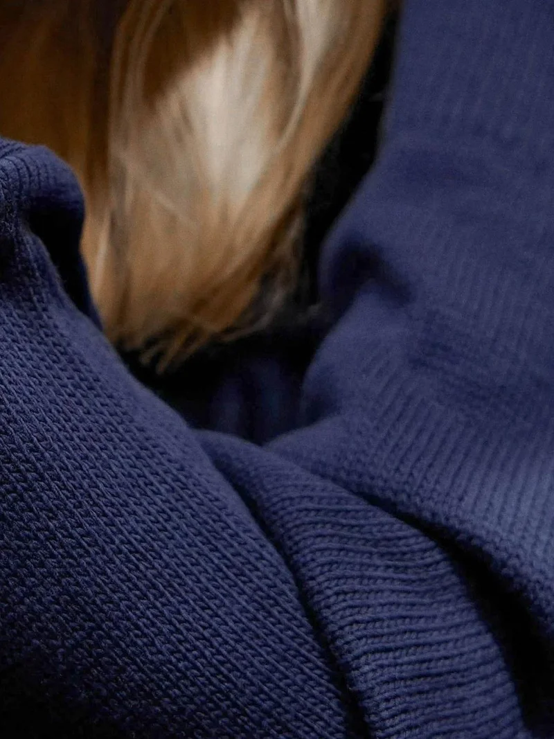 زوبعة كنزة صوفية سميكة بياقة على شكل حرف