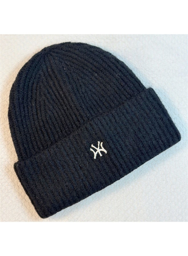 est-Selling Black Knitted Beanie with White NY Yankees Logo – Unisex Fashion Must-Have for Cool Season Looks
