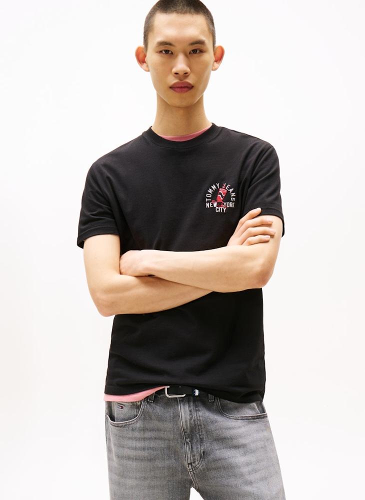 تومي جينز تيشيرت بقصة عادية وأكمام قصيرة - Image 1