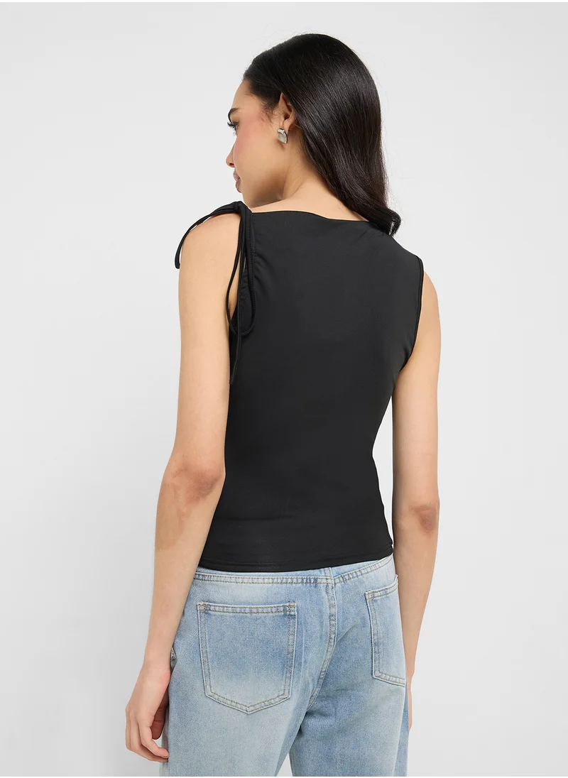 جينجر Assymetric Shoulder Tie Up Detail Top