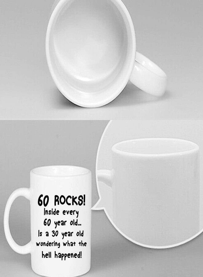 AliCarr ٦٠ صخرة بداخل كل شخص يبلغ من العمر ٦٠ عامًا، هو في الحقيقة شخص يبلغ من العمر ٣٠ عامًا يتساءل عما حدث بحق الجحيم - أكواب قهوة - كوب قهوة سيراميك مبتكر، كوب شاي أبيض، هدايا عيد الميلاد الستين للنساء، أفكار هدايا - Image 4