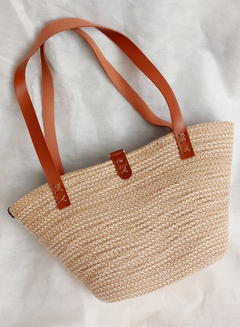 Jute beach shoulder bag with havan faux leather handles and gold closer  - Image 1