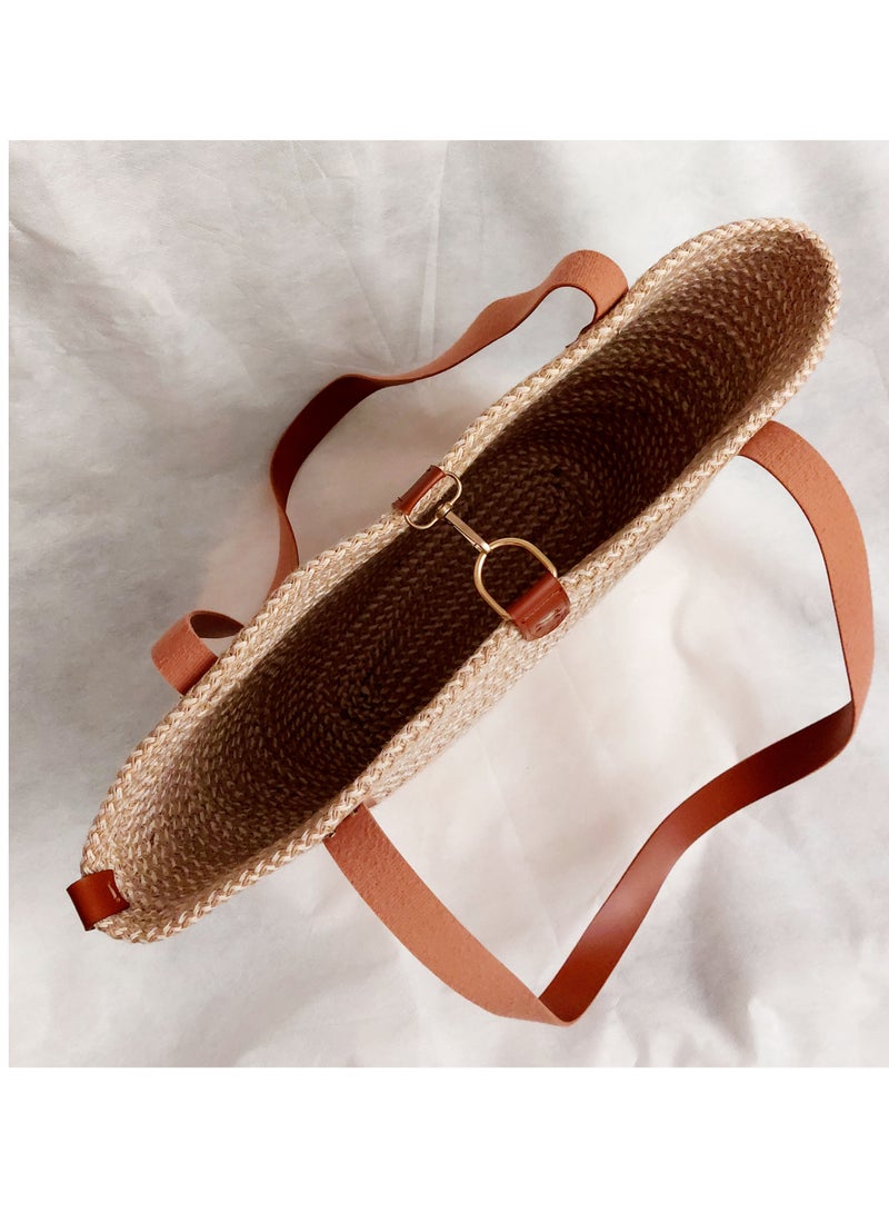 Jute beach shoulder bag with havan faux leather handles and gold closer  - Image 2