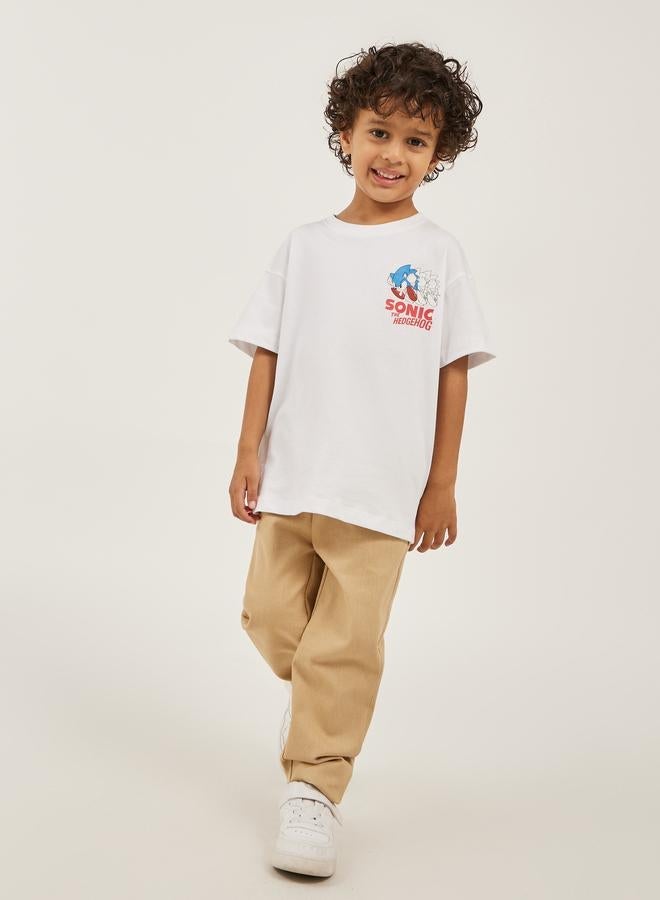 ستايلي تيشيرت فضفاض بطبعة جرافيك وأكتاف منخفضة - Image 3