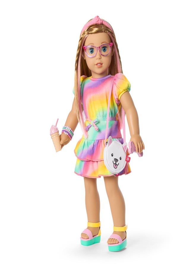 American Girl فتاة أمريكية، صيف مكيني، فتاة العام 2025، دمية بطول 18 بوصة مع ملحقات، تشمل رباط رأس، حقيبة، وكوب، للأعمار 6 سنوات فما فوق - Image 2