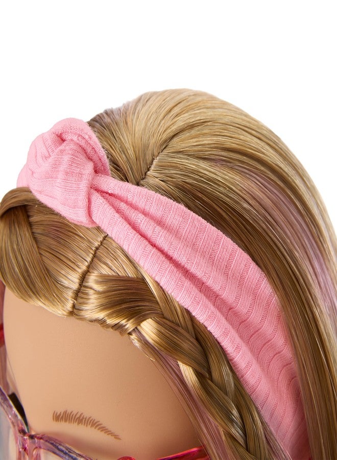 American Girl فتاة أمريكية، صيف مكيني، فتاة العام 2025، دمية بطول 18 بوصة مع ملحقات، تشمل رباط رأس، حقيبة، وكوب، للأعمار 6 سنوات فما فوق - Image 3