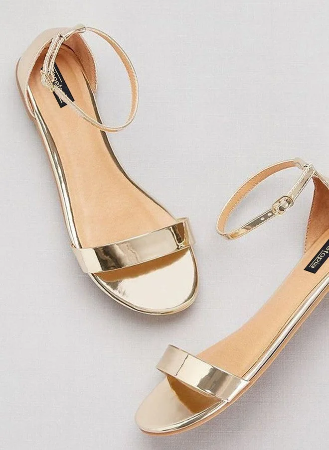 شوتوبيا Shoetopia Girls Gold-Toned Colourblocked Open Toe Flats with Buckles