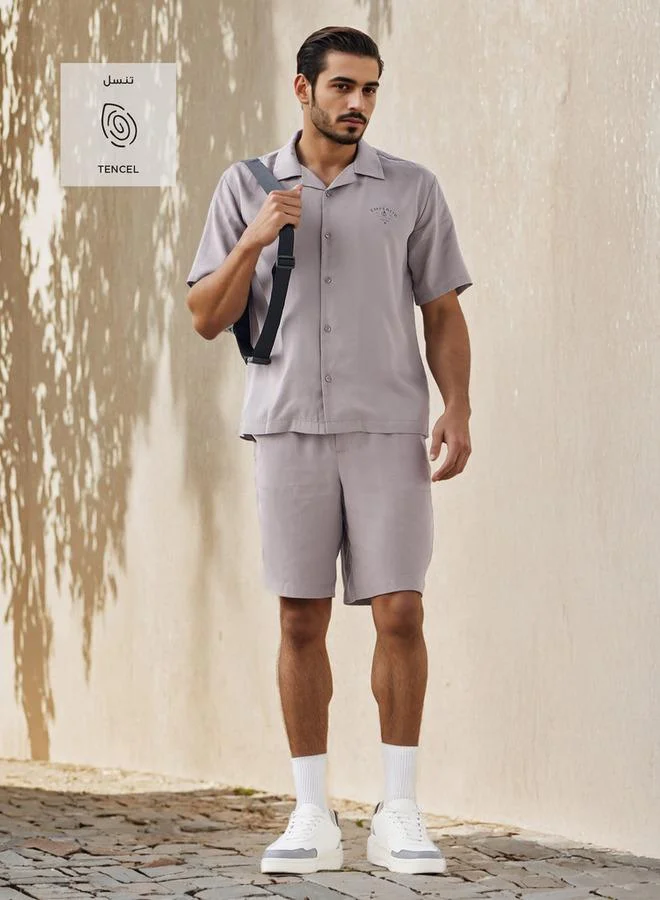 إمبيرور قميص إمبراطور بقصة عادية وطبعة وياقة مخيم