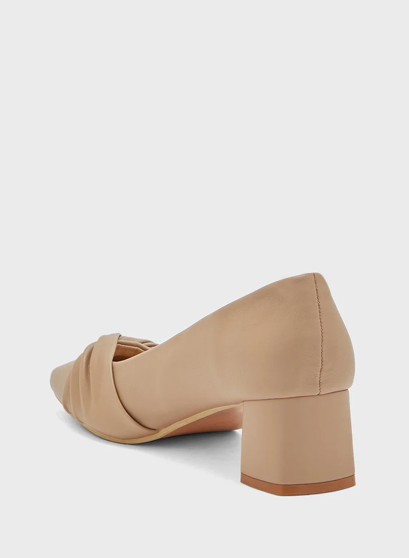 ايلا Square Toe Pump