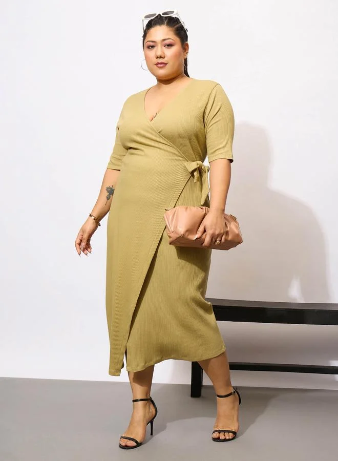 ساسافراس فستان ميدي بديكون بمقاس كبير ونمط لف