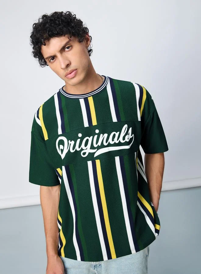 ذا سوليد ستور تيشيرت مخطط ومطبوع بقصة واسعة