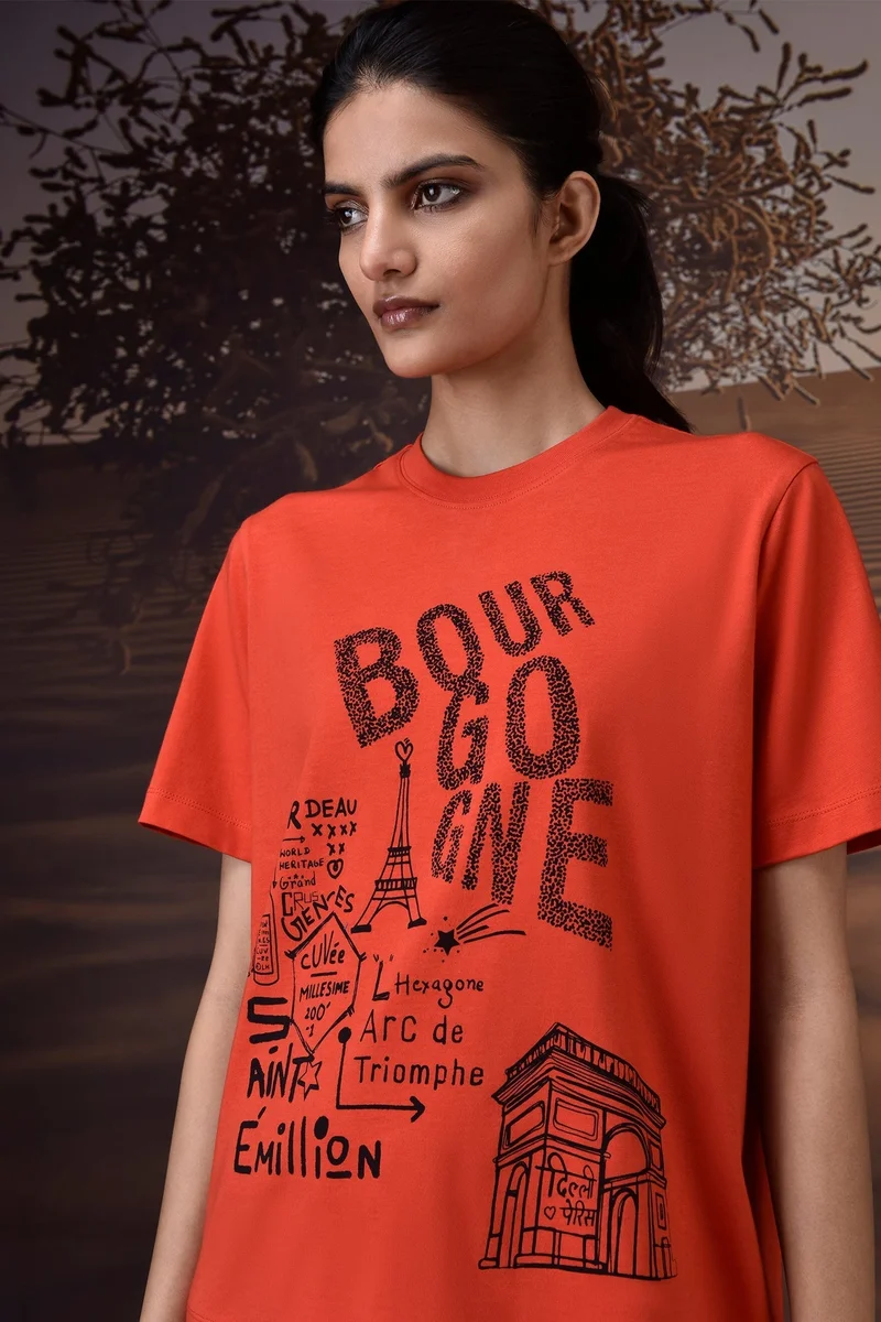 Genes Lecoanet Hemant تيشيرت قطن جيرسيه بطبعة فرنسية - أحمر الخشخاش