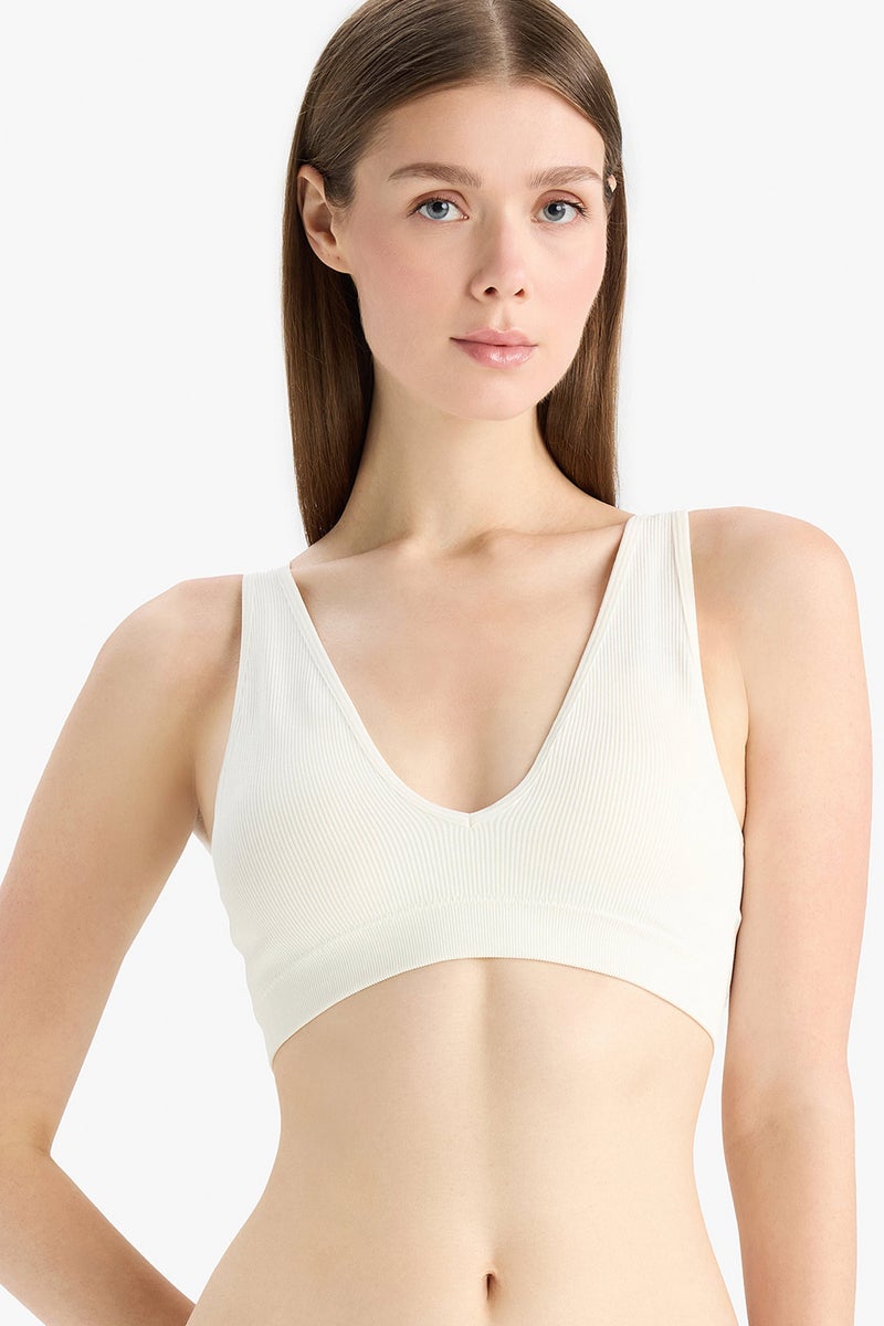 DeFacto Woman Fall in Love Removable Padded Seamles Bra - Image 1