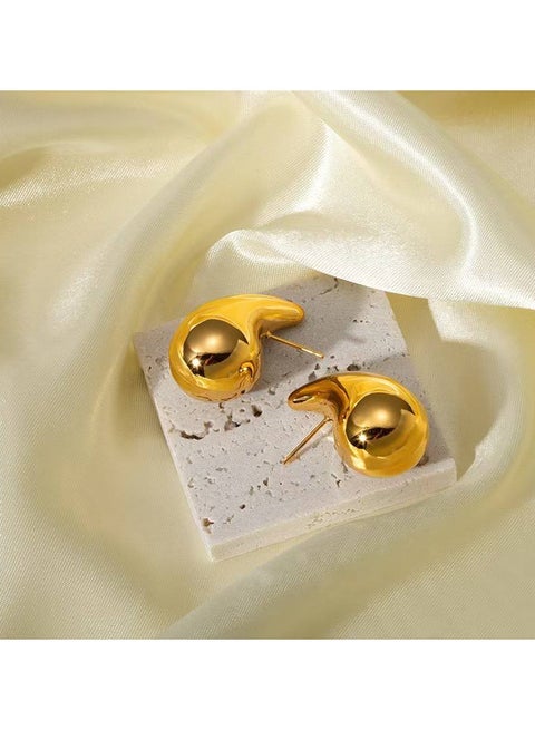"Stainless steel teardrop earrings, a trendy and elegant design that is non-tarnishing, offering a long-lasting feminine look."