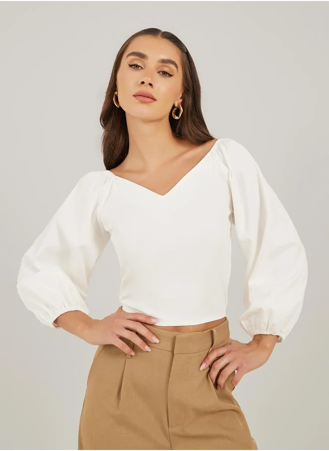 Styli Plain Cuffed Sleeves V Neck Cropped Top