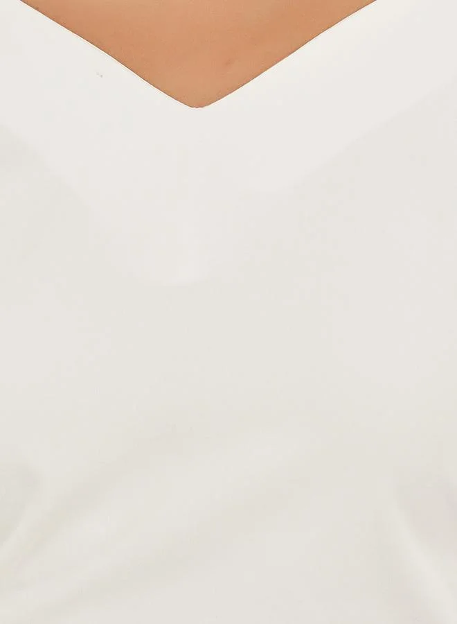 Styli Plain Cuffed Sleeves V Neck Cropped Top