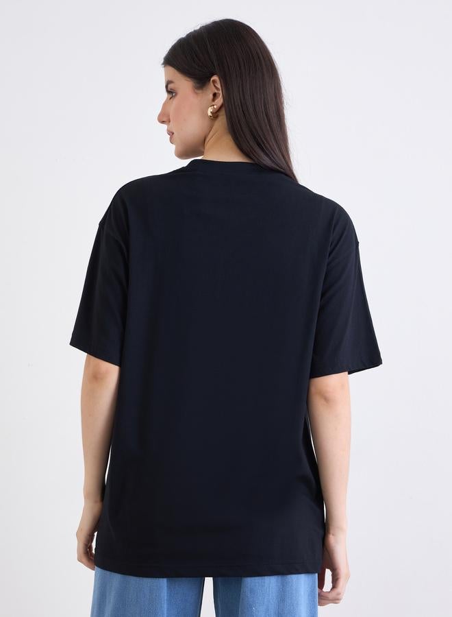 ستايلي تيشيرت واسع بتفاصيل مُطرّزة - Image 4