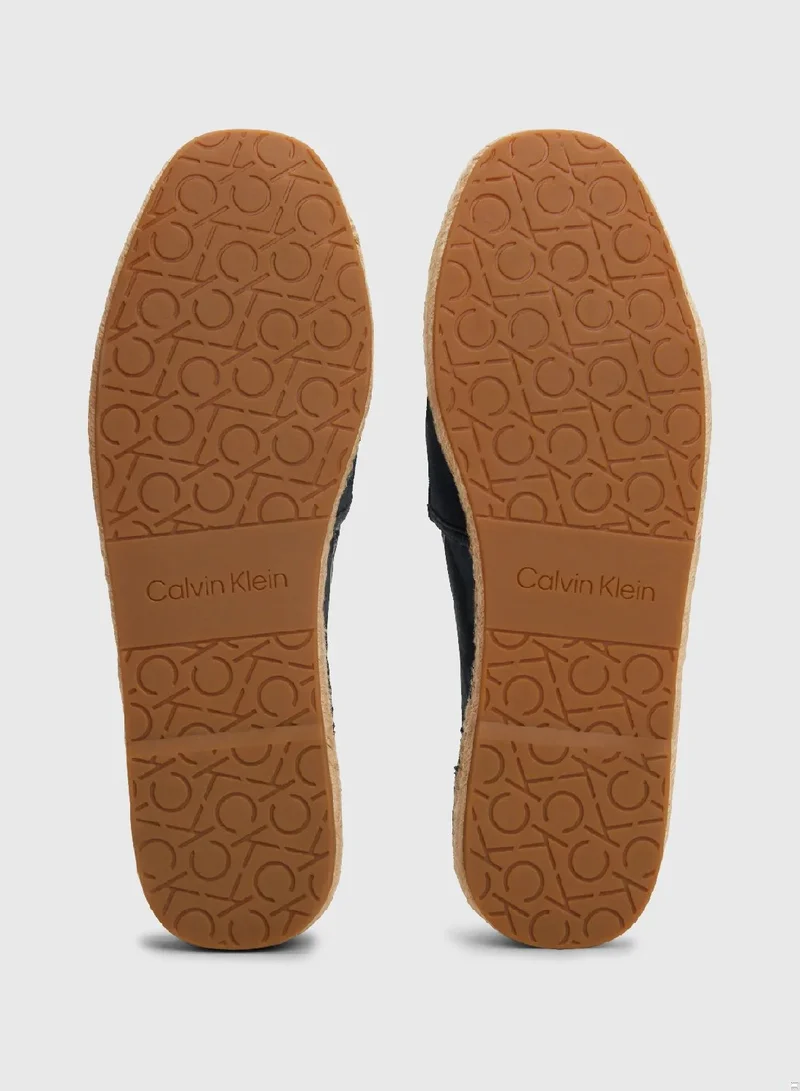 كالفن كلاين حذاء أسبادريل من قماش كانفاس