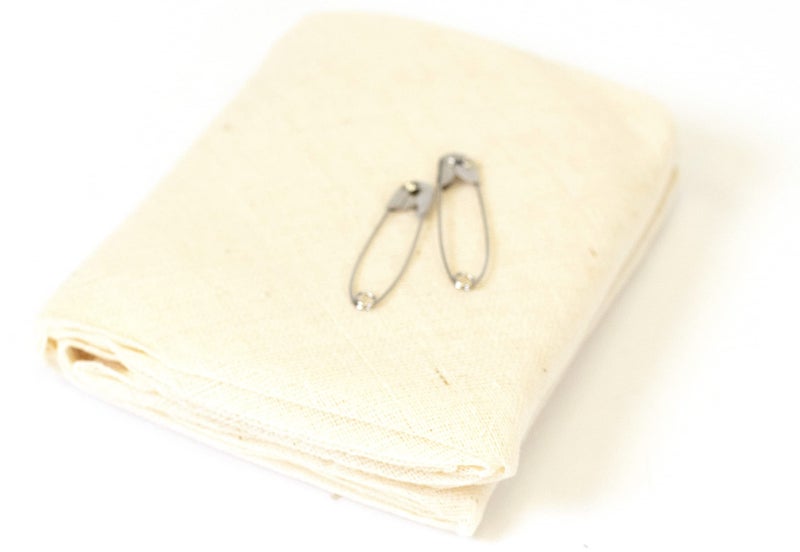Primacare D-3680 First Aid Triangular Splint Bandage with Safety Pins for Sprain and Broken Bones Support, Latex Free Non-Woven Cotton, 40x40x56 (Pack of 12) - Image 2