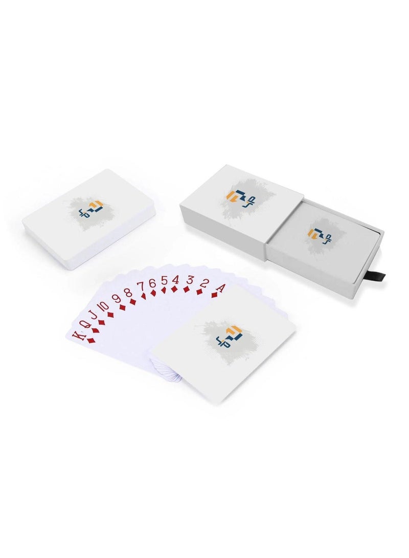 فور بلس ورق بلوت 4P اصلي عالي الجودة ومقاوم للكسر - لون أبيض - 54 ورقة لعب بحافظة سحب أنيقة لحفظ أوراق اللعب - Image 1