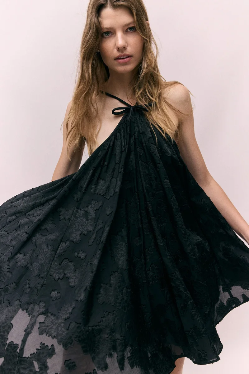 اتش اند ام فستان بحمالات كتف من الجاكار