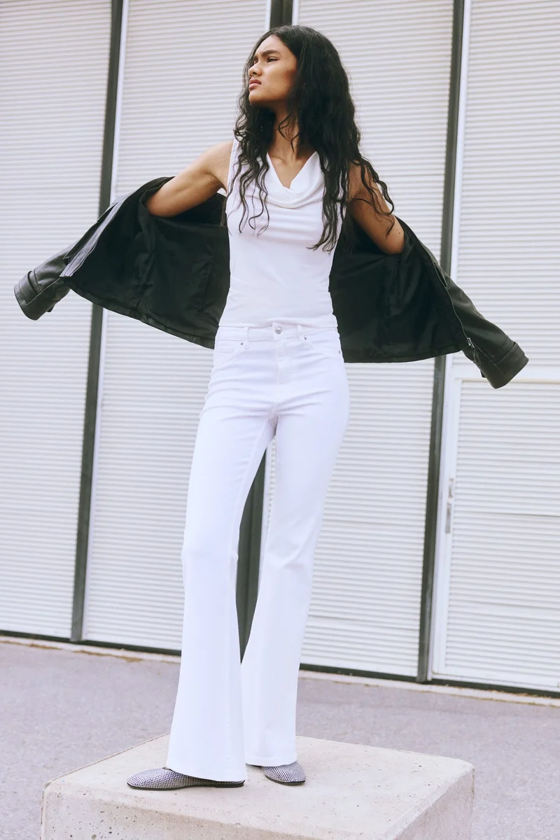 اتش اند ام جينز بقصة حافة واسعة وخصر عالي