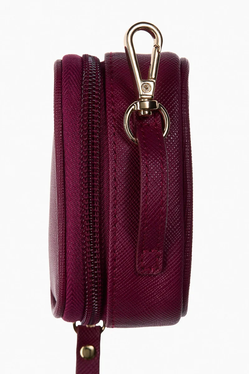 اتش اند ام حقيبة مكياج بعلّاقة مفاتيح