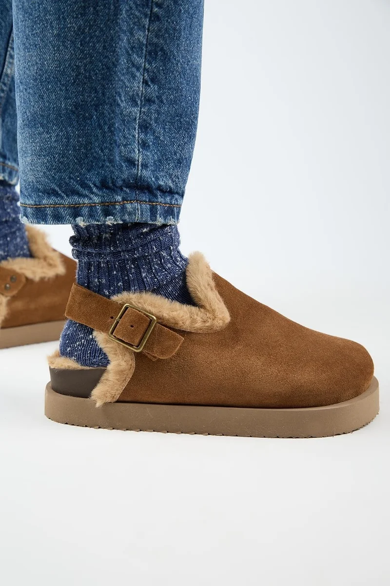 مانجيرو مانيجيرو (هولي 2) حذاء نسائي من الجلد الطبيعي ذو نعل سميك مبطن بالفرو، مزود بإبزيم، باللون البني الفاتح