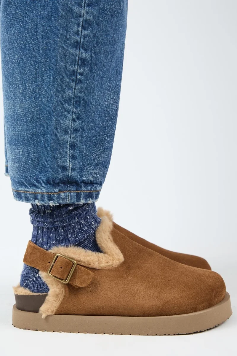 Manijero Manijero (Holly 2 Fur-Lined Platform) Women's Genuine Leather Buckled Clogs in Tan