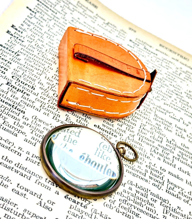 geekgifts Pocket Magnifying Glass with Leather Box - Domed Magnifying Glass - Monocle Costume Magnifiers - Book Magnifier for Reading - Hand Made Gift (Gold - Without Chain) - Image 3