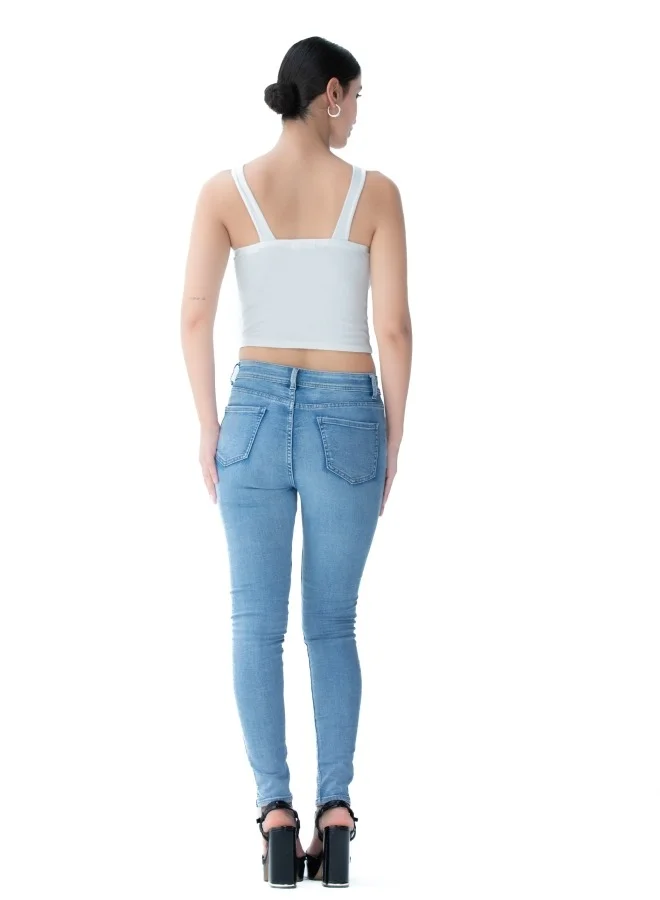 HaILYS Trendy white crop top with a unique cross-back design, perfect for summer wear.