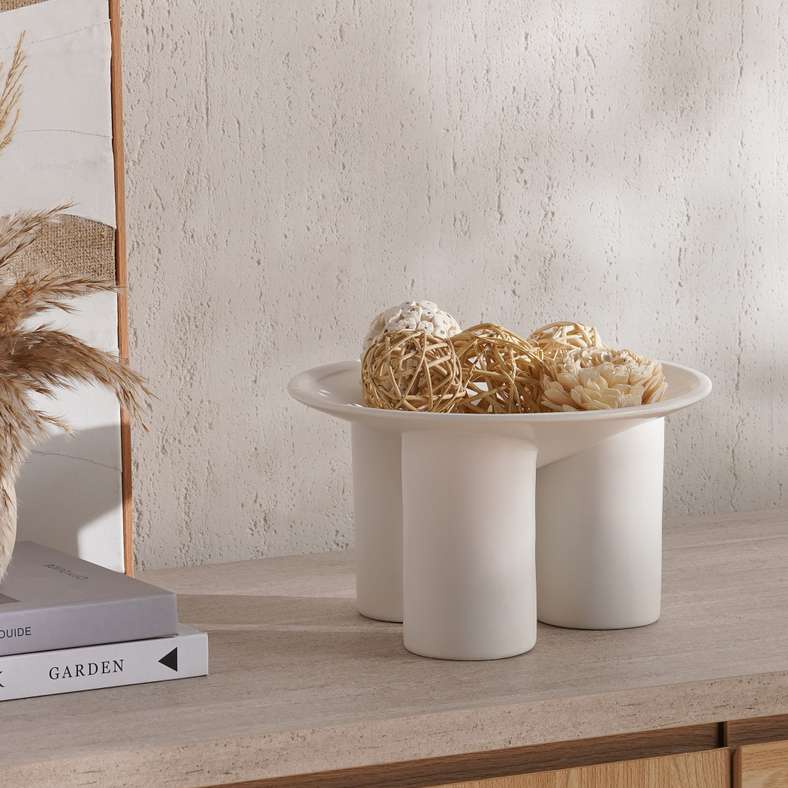 Pan Home وعاء مزخرف ذو قاعدة - أبيض