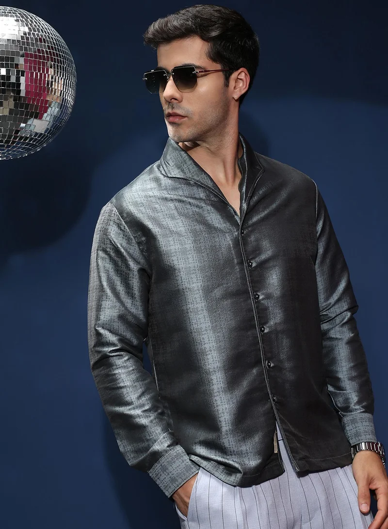 Campus Sutra Campus Sutra Men's Moon Grey Distortion-Texture Shirt For Casual Wear | Spread Collar | Long Cuffed Sleeves | Button Closure | Shirt Shirt Crafted With Comfort Fit For Everyday Wear