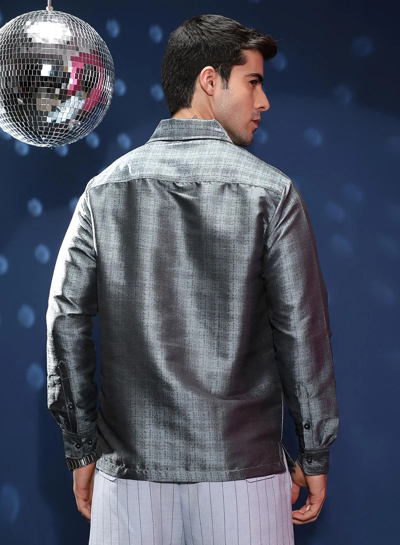 Campus Sutra Campus Sutra Men's Moon Grey Distortion-Texture Shirt For Casual Wear | Spread Collar | Long Cuffed Sleeves | Button Closure | Shirt Shirt Crafted With Comfort Fit For Everyday Wear