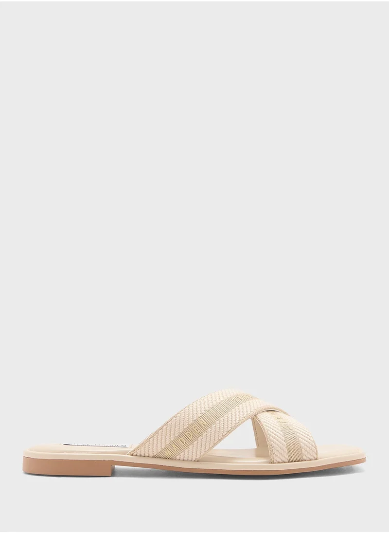 ستيف مادن Arrows Multi Strap Flat Sandals