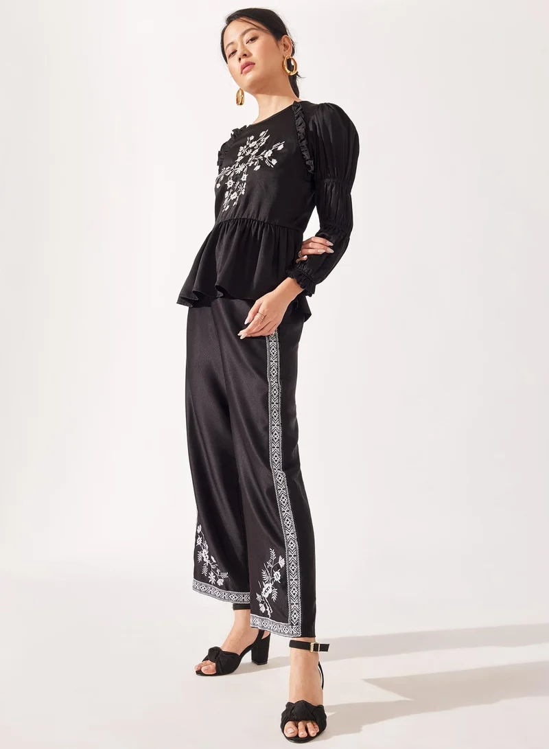 ذا ليبل لايف بلوزة مطرزة بالزهور