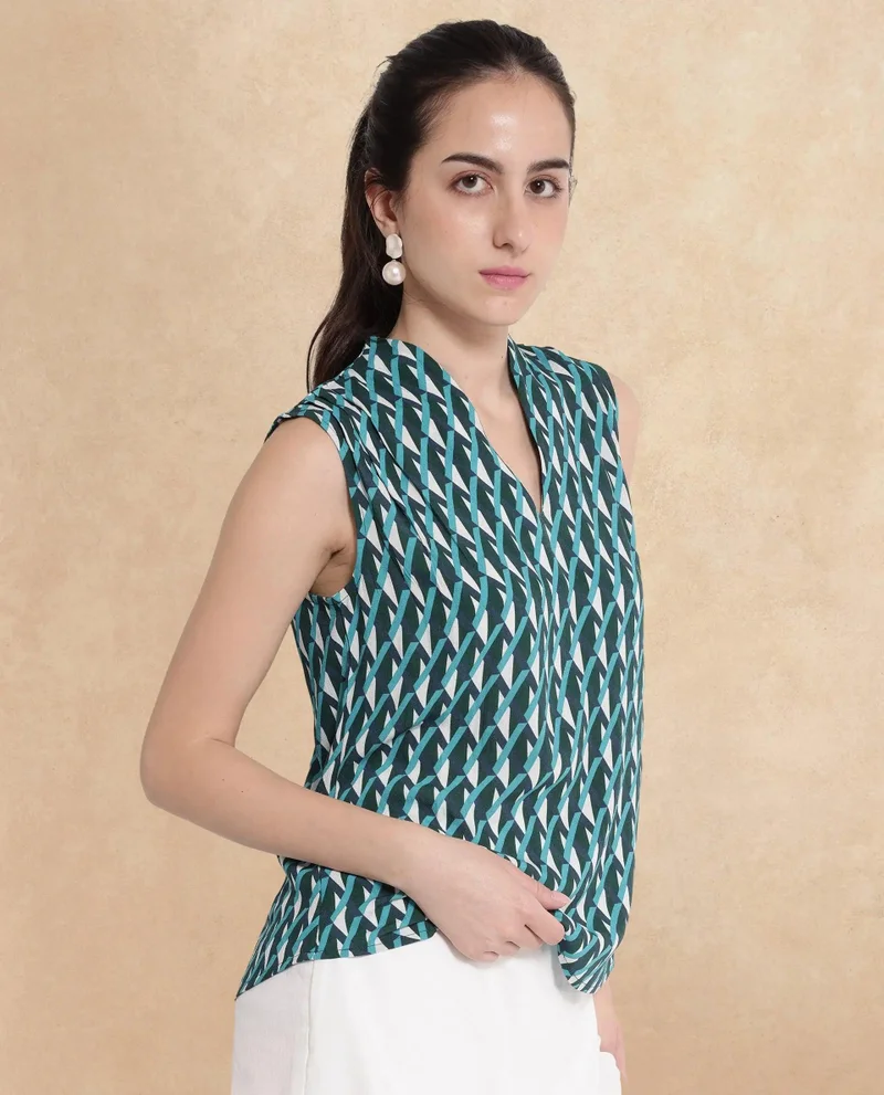 Rareism Women's Geometric Printed Raised V-Neck Sleeveless Top