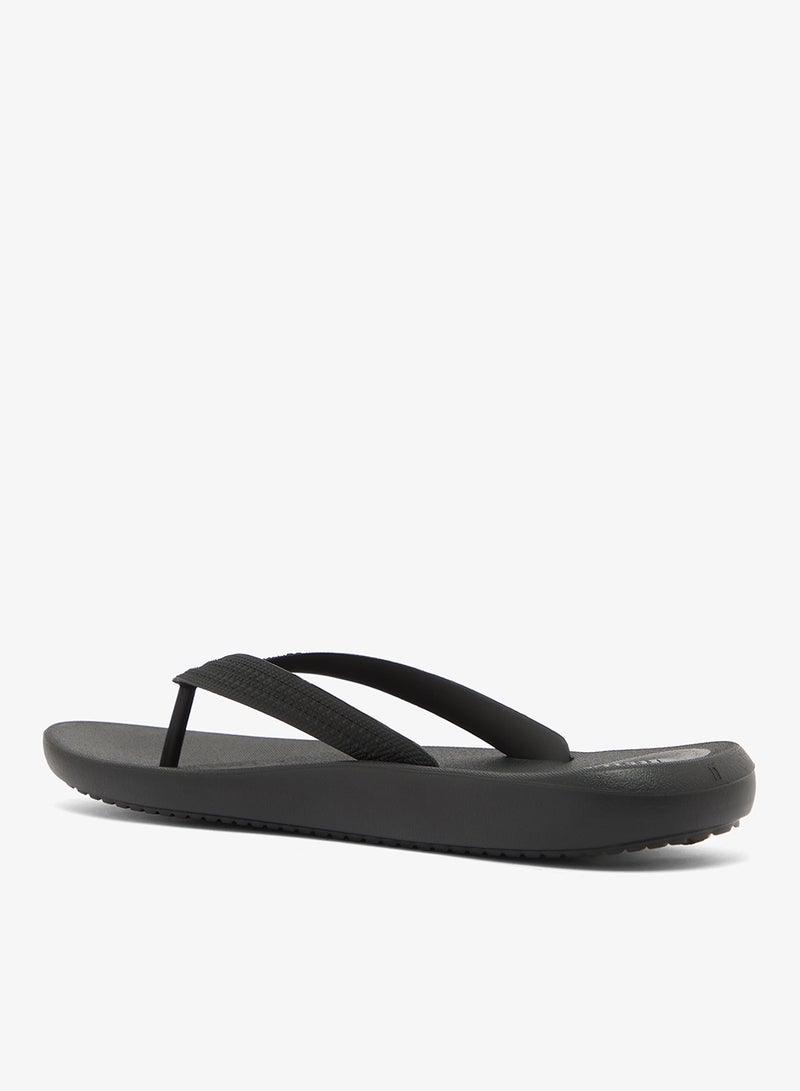 FitFlop Iqushion Textured Strap Flip-Flops - Image 2