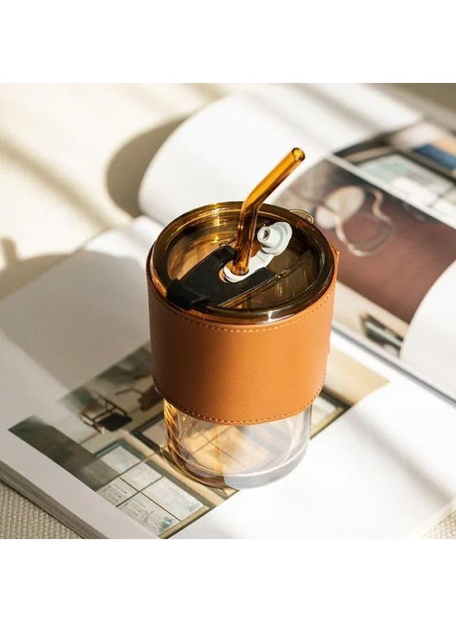 كوب زجاج بايركس بكفر جلد شيك مزود بشاليموه زجاج 450 ملي، شفاف - Image 1