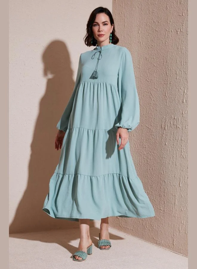 ليلا فستان طويل بياقة عالية بقصة عادية من ليلا للنساء