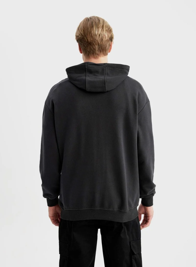 ديفاكتو سويت شيرت رجالي بوكسي فيت مرخص من توباك شاكور