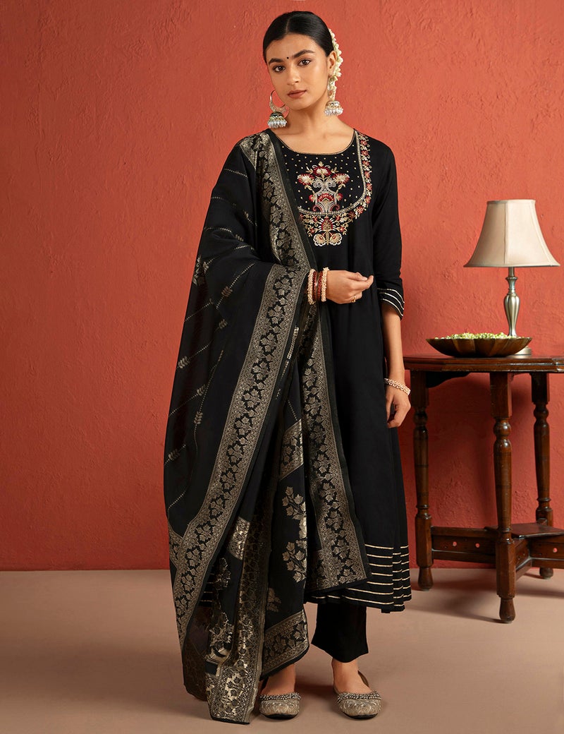 كاري طقم كورتا نسائي – ملابس مريحة يومية - Image 1