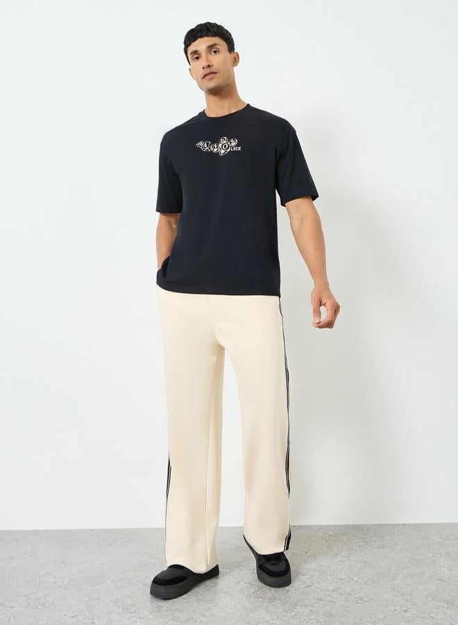 Styli Men Black Graphic Print Oversized T-Shirt - Image 2