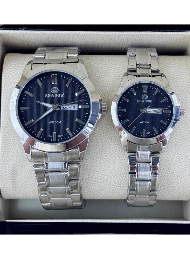 شادو طقم ساعات زوجية شادو فاخرة - وظيفة اليوم والتاريخ (عربي / إنجليزي) - تصميم كلاسيكي متناسق - Image 1