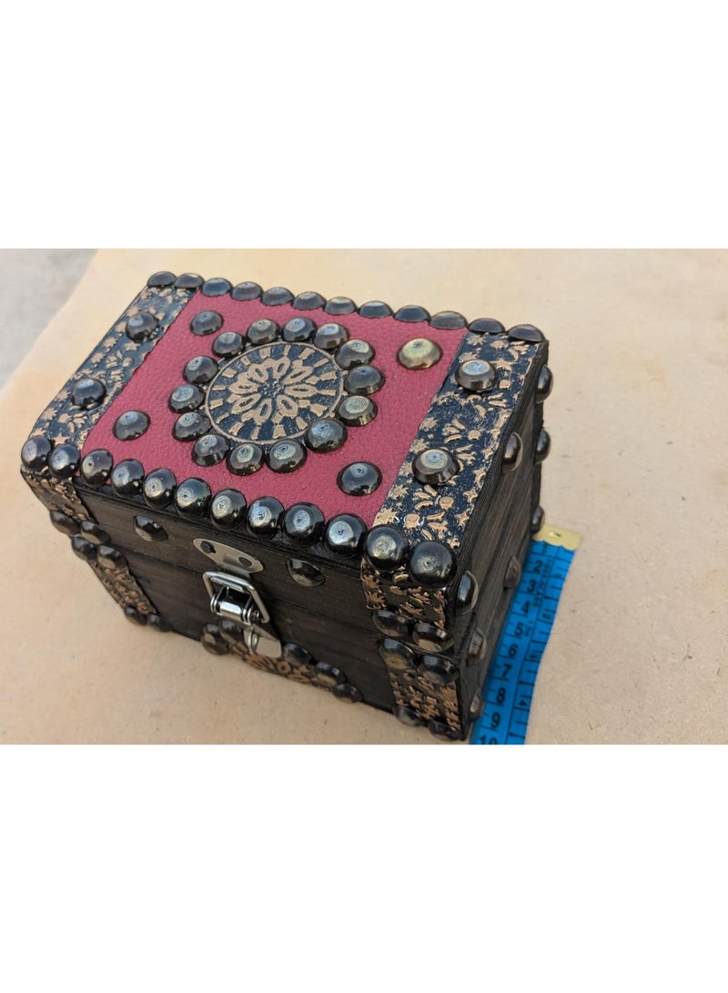 صندوق خشب للمجوهرات والهدايا طراز اسلامى . مطعم بالمعدن . ومناسب للهدايا الثمينة القيمة - Image 3