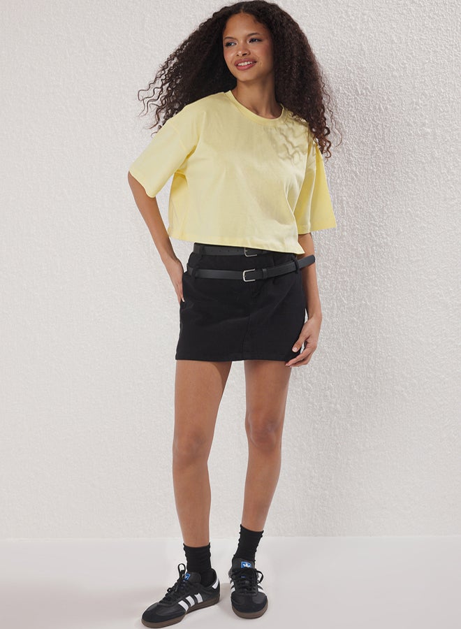 trendyol Premium Yellow Relaxed/Comfortable Fit 100% Cotton Crop Knit T-Shirt - Image 2