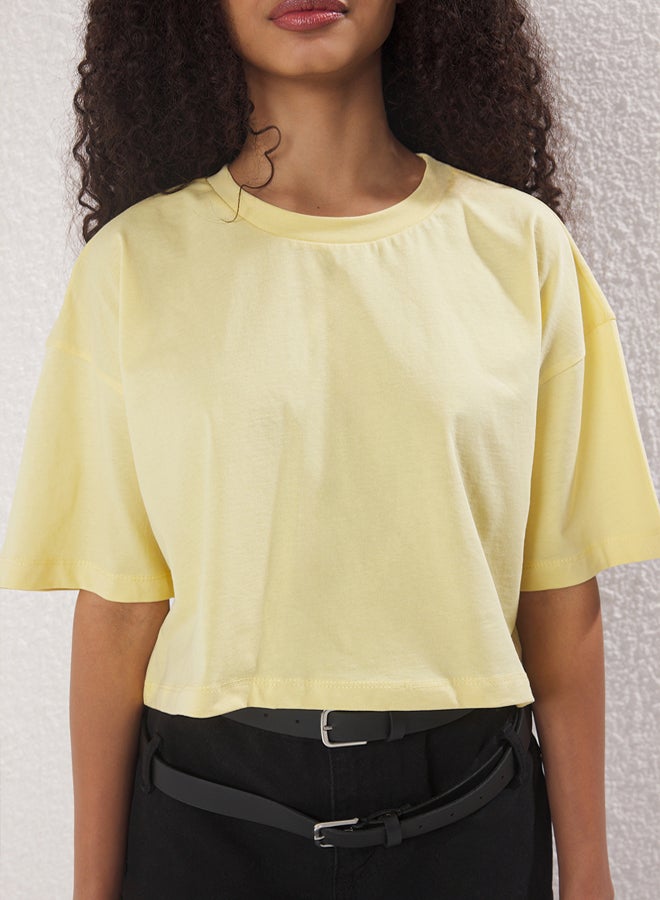 trendyol Premium Yellow Relaxed/Comfortable Fit 100% Cotton Crop Knit T-Shirt - Image 3