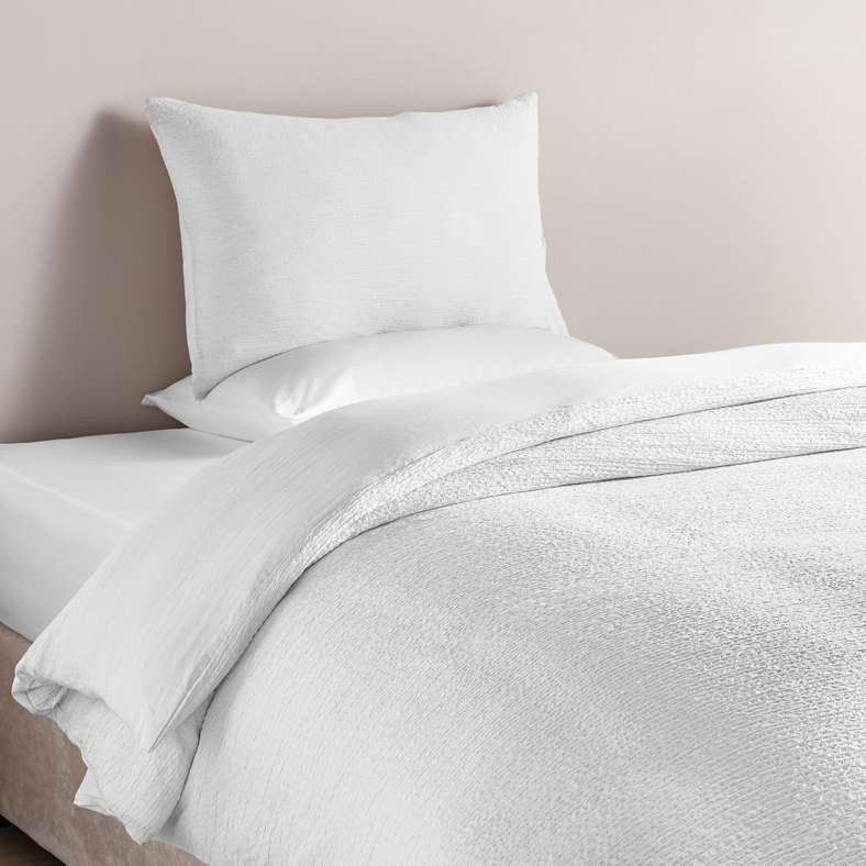 Pan Home طقم غطاء لحاف كينج تانسي 3 قطع من قماش سيرسوكير 230x220 سم - أبيض - Image 1