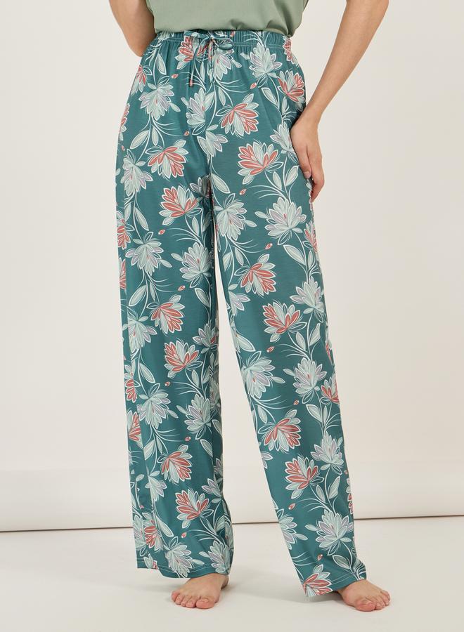 ستايلي طقم بيجامة بطبعة زهور مع تي شيرت بفتحة أزرار عند الياقة - Image 5